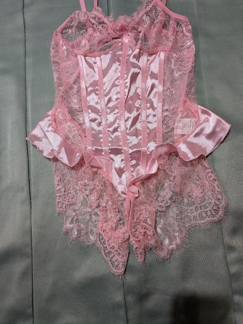 W1092 最高級品 ピンクのセクシーなレースフリルのボディースーツ L < 女性ファッション W1092 最高級品 ピンクのセクシーなレースフリルのボディースーツ L < 女性ファッションの