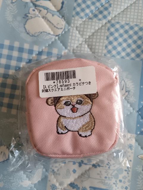 モフサンド、カラナビつき刺繍スクエアミニポーチ、ピンク < 女性ファッション モフサンド、カラナビつき刺繍スクエアミニポーチ、ピンク < 女性ファッションの