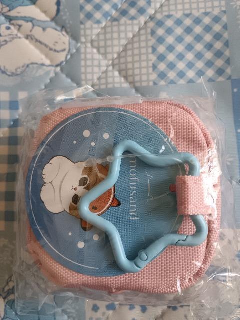 モフサンド、カラナビつき刺繍スクエアミニポーチ、ピンク < 女性ファッション モフサンド、カラナビつき刺繍スクエアミニポーチ、ピンク < 女性ファッションの