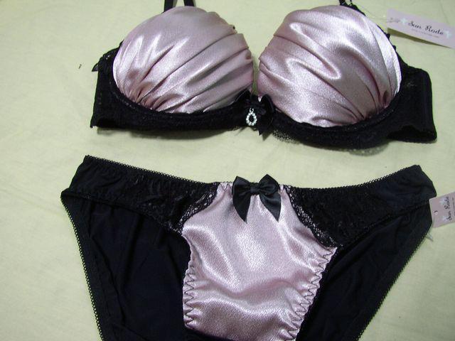 光沢ピンクとブラックコラボD70Mワイヤー入り < 女性ファッション  光沢ピンクとブラックコラボD70Mワイヤー入り < 女性ファッションの