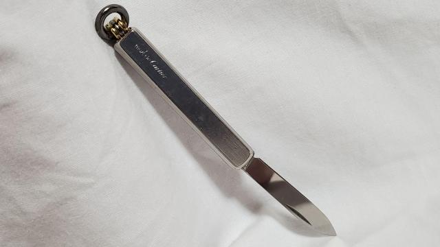 正規 レア カルティエ トリニティリング ロゴ ペーパーナイフ 折り畳み○携帯 レターオープナー ラグジュアリー ステーショナリー < ブランド  正規 レア カルティエ トリニティリング ロゴ ペーパーナイフ 折り畳み○携帯 レターオープナー ラグジュアリー ステーショナリー  < ブランドの