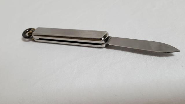 正規 レア カルティエ トリニティリング ロゴ ペーパーナイフ 折り畳み○携帯 レターオープナー ラグジュアリー ステーショナリー < ブランド  正規 レア カルティエ トリニティリング ロゴ ペーパーナイフ 折り畳み○携帯 レターオープナー ラグジュアリー ステーショナリー < ブランドの