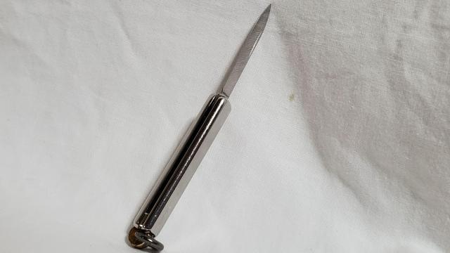 正規 レア カルティエ トリニティリング ロゴ ペーパーナイフ 折り畳み○携帯 レターオープナー ラグジュアリー ステーショナリー < ブランド  正規 レア カルティエ トリニティリング ロゴ ペーパーナイフ 折り畳み○携帯 レターオープナー ラグジュアリー ステーショナリー < ブランドの