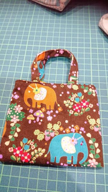 ハンドメイド プチ手提げ(ぞう) < 女性ファッション  ハンドメイド プチ手提げ(ぞう)  < 女性ファッションの