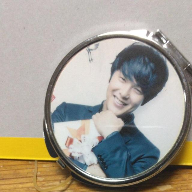 ☆パク・ヨンハ☆写真入り◯型ミラー。メガネ吹き < タレントグッズ  ☆パク・ヨンハ☆写真入り◯型ミラー。メガネ吹き  < タレントグッズの