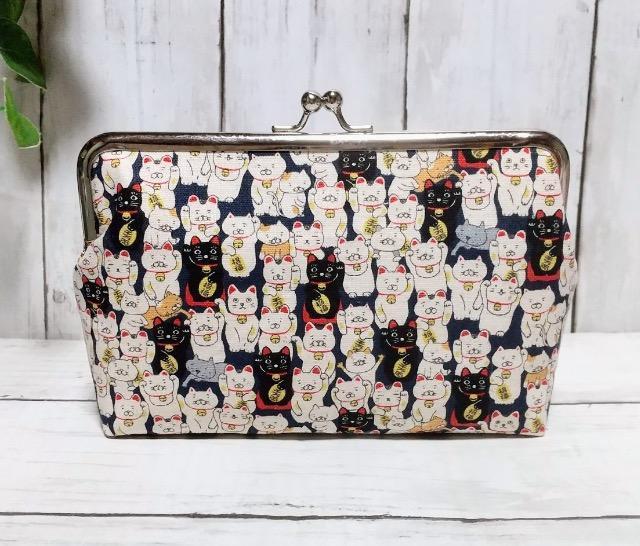 猫 招き猫 ぎっしり  角型 がま口ポーチ 通帳ケース 小物入れ 多目的ポーチ < 女性ファッション  猫 招き猫 ぎっしり  角型 がま口ポーチ 通帳ケース 小物入れ 多目的ポーチ < 女性ファッションの