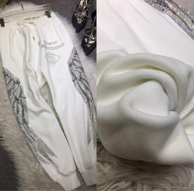 裏起毛 キラキララインストーン 天使の羽柄 トレーナーパンツ ホワイト 大きいサイズ < 女性ファッション 裏起毛 キラキララインストーン 天使の羽柄 トレーナーパンツ ホワイト 大きいサイズ < 女性ファッションの
