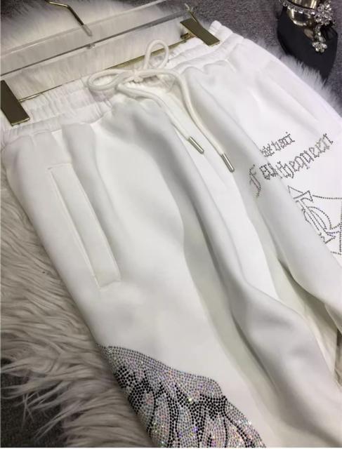 裏起毛 キラキララインストーン 天使の羽柄 トレーナーパンツ ホワイト 大きいサイズ < 女性ファッション 裏起毛 キラキララインストーン 天使の羽柄 トレーナーパンツ ホワイト 大きいサイズ < 女性ファッションの