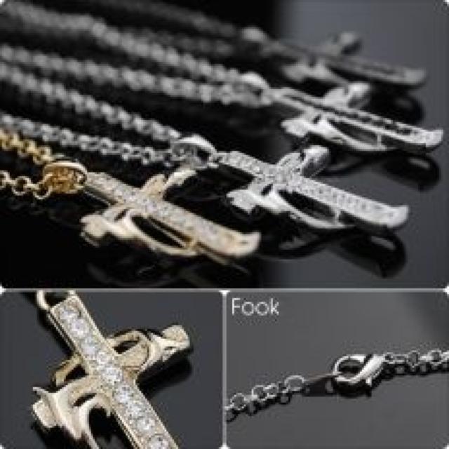 LOVE czダイヤ付 クロス ペアネックレスセット 巾着付 < 女性アクセサリー/時計  LOVE czダイヤ付 クロス ペアネックレスセット 巾着付 < 女性アクセサリー/時計の