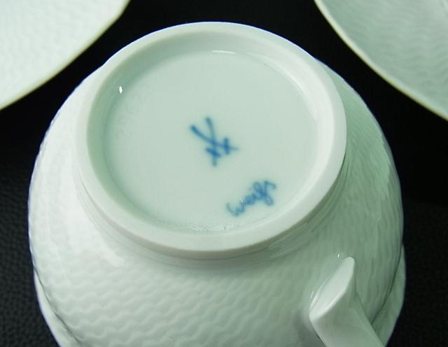 正規新品同様マイセン Meissen 波の戯れ(White Relief) ティーカップ&ソーサー 2客セット 箱無し < インテリア/ライフ 正規新品同様マイセン Meissen 波の戯れ(White Relief) ティーカップ&ソーサー 2客セット 箱無し < インテリア/ライフの