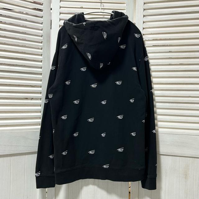 TOMMY JEANS トミージーンズ 総ロゴプリントパーカー M ブラック < ブランド  TOMMY JEANS トミージーンズ 総ロゴプリントパーカー M ブラック < ブランドの