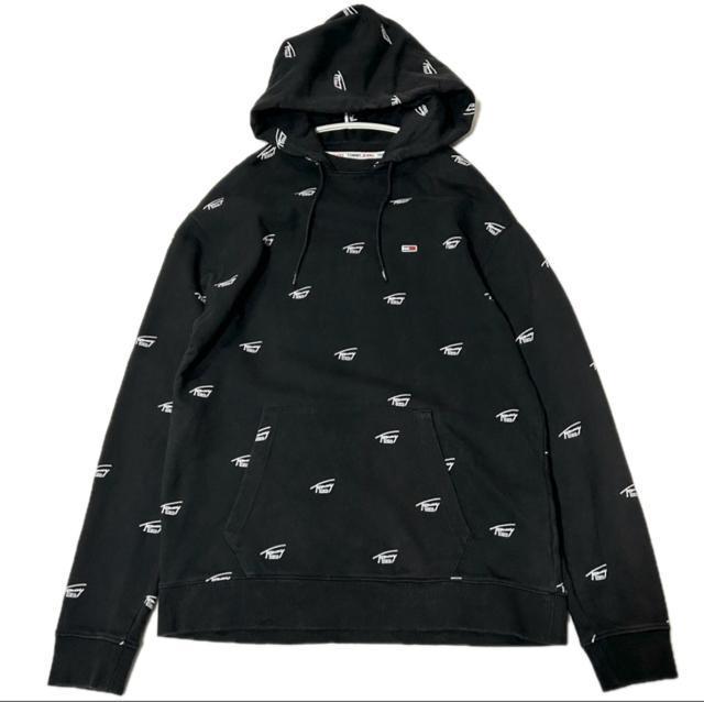 TOMMY JEANS トミージーンズ 総ロゴプリントパーカー M ブラック < ブランド  TOMMY JEANS トミージーンズ 総ロゴプリントパーカー M ブラック < ブランドの