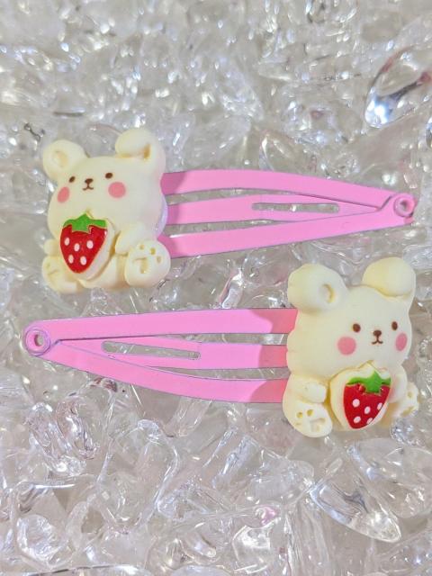 *HM*『苺抱っこウサギA』☆ヘアピン☆2個セット < キッズ/ベビー  *HM*『苺抱っこウサギA』☆ヘアピン☆2個セット  < キッズ/ベビーの