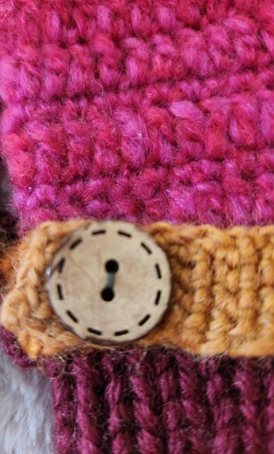 ピンク、えんじ色、黄土色系で編んだバンドウーマに毛糸で編んだバンドに可愛いボタンを付けました。 < ペット/手芸/園芸 ピンク、えんじ色、黄土色系で編んだバンドウーマに毛糸で編んだバンドに可愛いボタンを付けました。 < ペット/手芸/園芸の