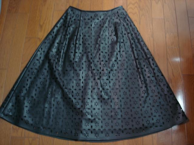 ★クイーンズコート フラワー柄パンチングデザインスカート★着用2・3度!超激安! < ブランド ★クイーンズコート フラワー柄パンチングデザインスカート★着用2・3度!超激安! < ブランドの