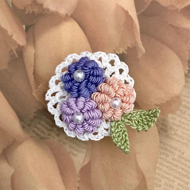 ハンドメイド♪レース編み お花畑のブローチ < 女性ファッション  ハンドメイド♪レース編み お花畑のブローチ  < 女性ファッションの