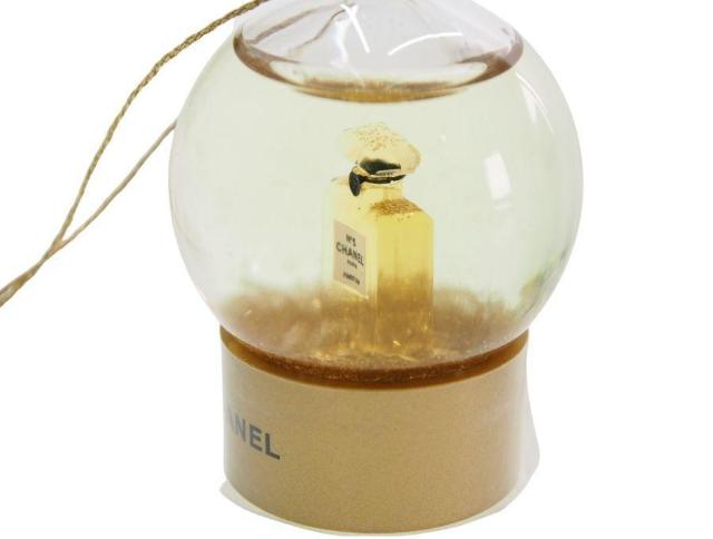 シャネル ノベルティ ミニスノードーム N°5 パルファム 香水瓶 2021 紐付き CHANEL PARFUMS【正規品】 < ブランド シャネル ノベルティ ミニスノードーム N°5 パルファム 香水瓶 2021 紐付き CHANEL PARFUMS【正規品】 < ブランドの