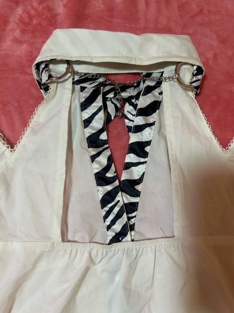 d.i.a. 襟付きオフショルダー ゼブラ柄リボンタイ付属 バックオープンホワイトシャツ 新品未使用 < ブランド d.i.a. 襟付きオフショルダー ゼブラ柄リボンタイ付属 バックオープンホワイトシャツ 新品未使用 < ブランドの