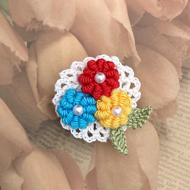 ハンドメイド♪レース編み お花畑のブローチ < 女性ファッション  ハンドメイド♪レース編み お花畑のブローチ  < 女性ファッションの