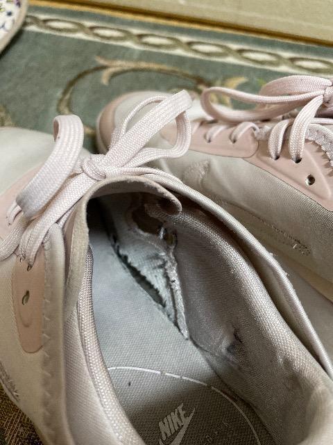 NIKE:V[Y  uh 