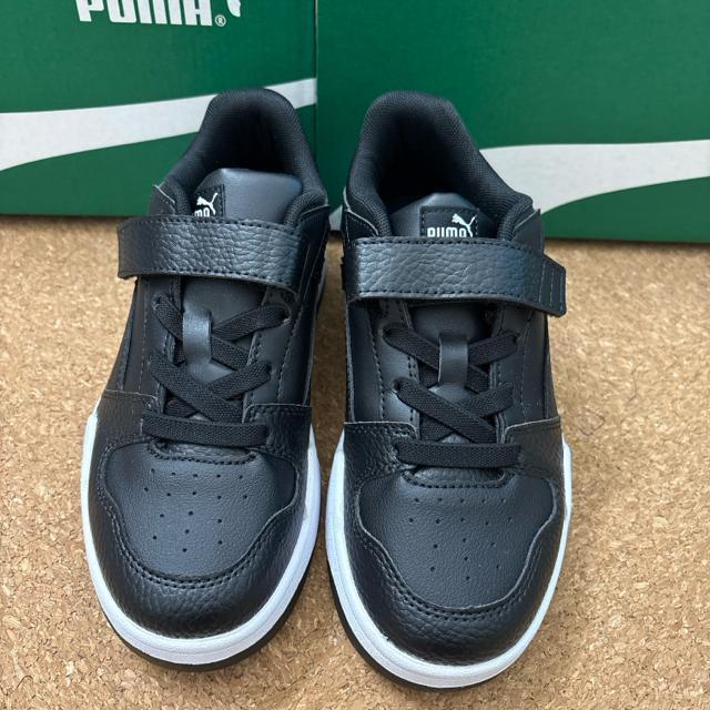 新品未使用21cm プーマPUMA スニーカー 黒 A < キッズ/ベビー  新品未使用21cm プーマPUMA スニーカー 黒 A < キッズ/ベビーの