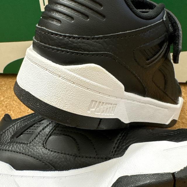 新品未使用21cm プーマPUMA スニーカー 黒 A < キッズ/ベビー  新品未使用21cm プーマPUMA スニーカー 黒 A < キッズ/ベビーの