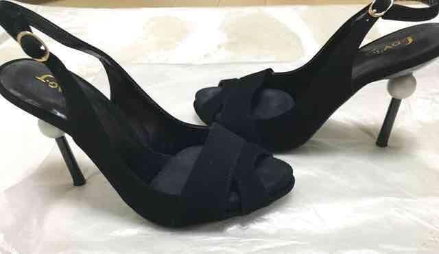 黒ベロアベルベット白パールスムースサンダルパーティヒール < ブランド 黒ベロアベルベット白パールスムースサンダルパーティヒール < ブランドの