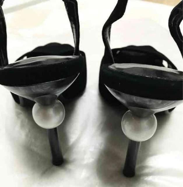 黒ベロアベルベット白パールスムースサンダルパーティヒール < ブランド 黒ベロアベルベット白パールスムースサンダルパーティヒール < ブランドの