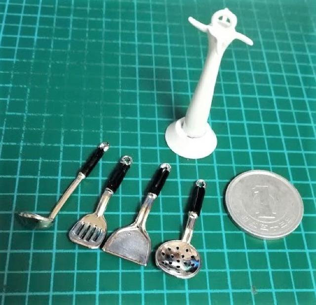 ミニチュア★スタンドキッチンツール★調理器具★@★白★ < おもちゃ  ミニチュア★スタンドキッチンツール★調理器具★@★白★ < おもちゃの