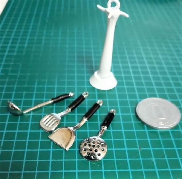 ミニチュア★スタンドキッチンツール★調理器具★@★白★ < おもちゃ  ミニチュア★スタンドキッチンツール★調理器具★@★白★ < おもちゃの