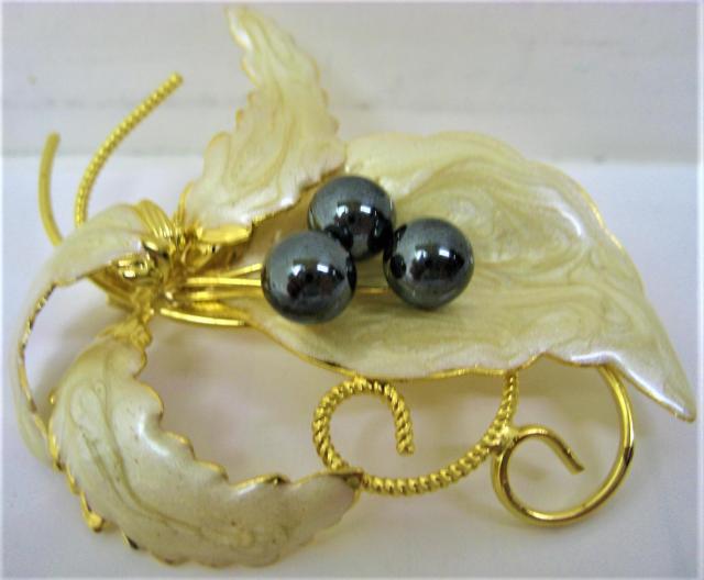 アクセサリー ブローチ パワーストン ヘマタイト 約 8mm3ヶ ホワイト系七宝 < 女性アクセサリー/時計  アクセサリー ブローチ パワーストン ヘマタイト 約 8mm3ヶ ホワイト系七宝  < 女性アクセサリー/時計の