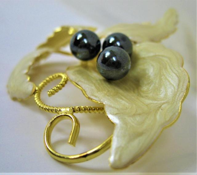 アクセサリー ブローチ パワーストン ヘマタイト 約 8mm3ヶ ホワイト系七宝 < 女性アクセサリー/時計  アクセサリー ブローチ パワーストン ヘマタイト 約 8mm3ヶ ホワイト系七宝 < 女性アクセサリー/時計の