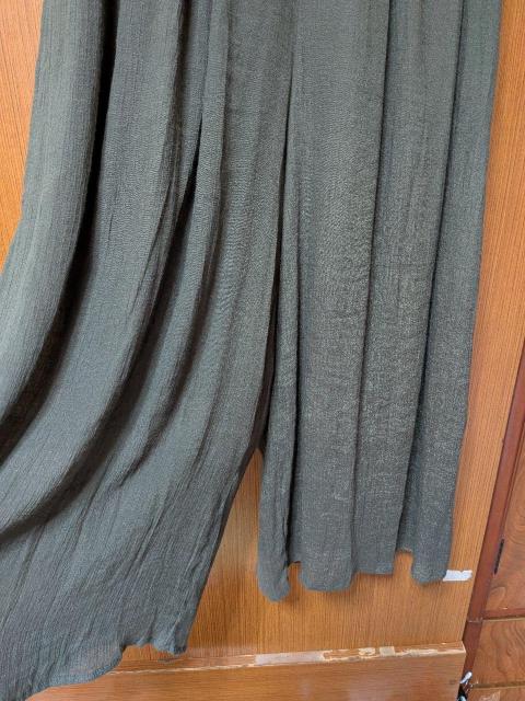 カーキ色のスカートみたいなパンツ。 < 女性ファッション  カーキ色のスカートみたいなパンツ。 < 女性ファッションの