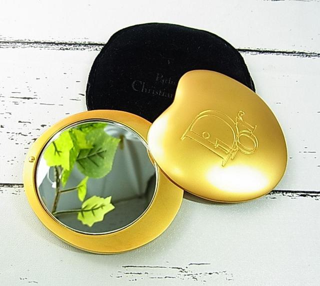 【正規品】Christian Diorクリスチャンディオールコンパクトミラーゴールドカラーノベルティ ハート型スライド式ケース付き < ブランド 【正規品】Christian Diorクリスチャンディオールコンパクトミラーゴールドカラーノベルティ ハート型スライド式ケース付き < ブランドの