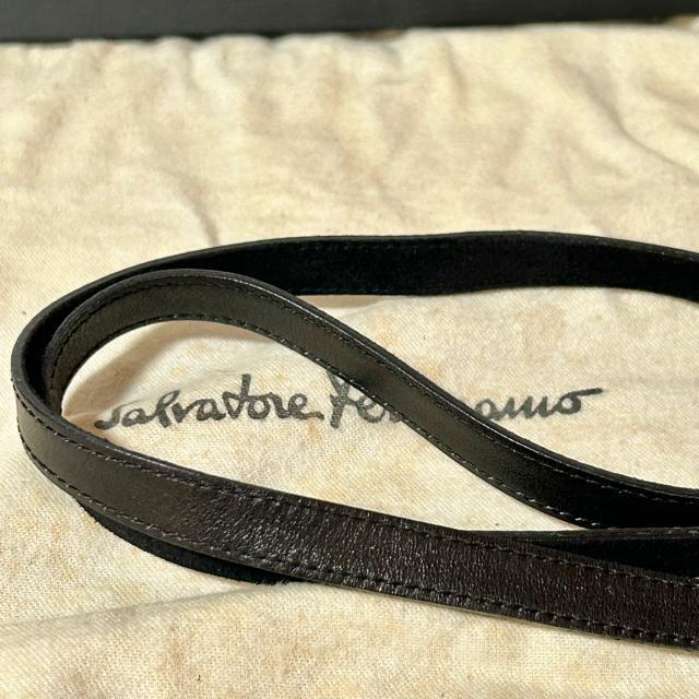 Salvatore Ferragamo �t�F���K�� �X�G�[�h ���U�[ M214610 �V�����_�[�o�b�O �u���b�N �S�[���h���� �� �u�����h�� 