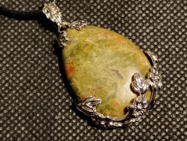 レア。ユナカイトのペンダントトップです。一点限り。「心身のバランスを整え、恐怖心やネガティブな感情を和らげる。」 < 女性アクセサリー/時計 レア。ユナカイトのペンダントトップです。一点限り。「心身のバランスを整え、恐怖心やネガティブな感情を和らげる。」 < 女性アクセサリー/時計の