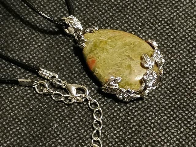 レア。ユナカイトのペンダントトップです。一点限り。「心身のバランスを整え、恐怖心やネガティブな感情を和らげる。」 < 女性アクセサリー/時計 レア。ユナカイトのペンダントトップです。一点限り。「心身のバランスを整え、恐怖心やネガティブな感情を和らげる。」 < 女性アクセサリー/時計の