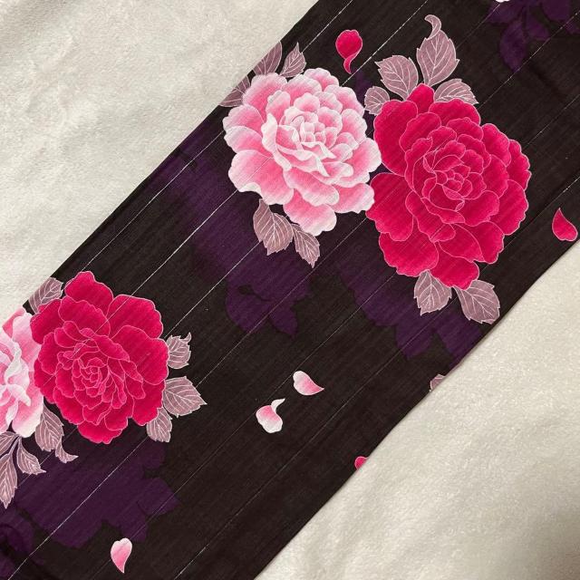 浴衣 黒地 赤 ピンク バラ柄 薔薇 身長155 － 165cm M モダン ゆかた