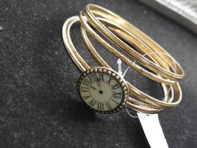新品 H&M アンティーク調時計柄5連バングルブレスレット < ブランド  新品 H&M アンティーク調時計柄5連バングルブレスレット  < ブランドの