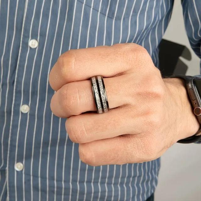 爆ヤス価格490円★8mm幅ステンレス製隕石リング、 ガンメタル 木製六角形ボックス付きUSAサイズ11号(日本サイズ24) < 男性アクセサリー/時計 爆ヤス価格490円★8mm幅ステンレス製隕石リング、 ガンメタル 木製六角形ボックス付きUSAサイズ11号(日本サイズ24) < 男性アクセサリー/時計の