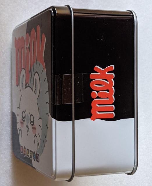 ちいかわ×チロルコラボ ちいかわチロル缶(モモンガ) チロルチョコ(いちごゼリー ミルク コーヒーヌガー ビス) < アニメ/コミック/キャラクター ちいかわ×チロルコラボ ちいかわチロル缶(モモンガ) チロルチョコ(いちごゼリー ミルク コーヒーヌガー ビス) < アニメ/コミック/キャラクターの