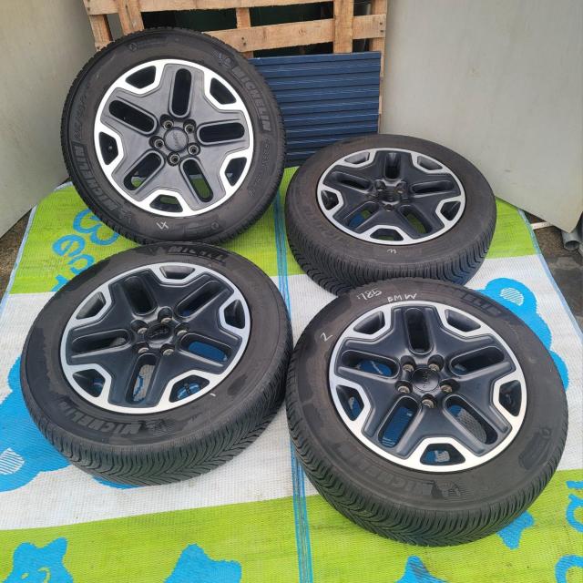 JEEP レネゲード トレイルホーク純正ホイール17インチ6.5J+40 pcd 110 5穴タイヤ付き4本セットMICHELIN < 自動車/バイク JEEP レネゲード トレイルホーク純正ホイール17インチ6.5J+40 pcd 110 5穴タイヤ付き4本セットMICHELIN < 自動車/バイク