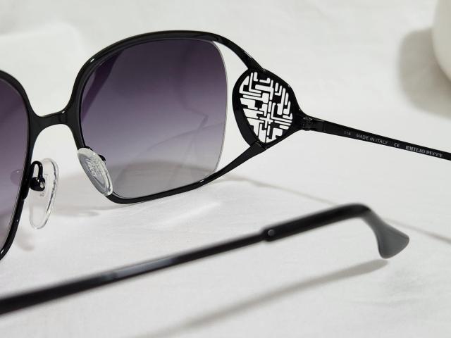 正規良 レア エミリオプッチ ロゴ メタリックサングラス 黒 オープンフレーム ビッグレンズ ラグジュアリーアイウェア 付属有 < ブランド  正規良 レア エミリオプッチ ロゴ メタリックサングラス 黒 オープンフレーム ビッグレンズ ラグジュアリーアイウェア 付属有 < ブランドの