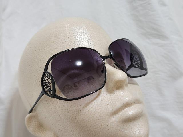 正規良 レア エミリオプッチ ロゴ メタリックサングラス 黒 オープンフレーム ビッグレンズ ラグジュアリーアイウェア 付属有 < ブランド  正規良 レア エミリオプッチ ロゴ メタリックサングラス 黒 オープンフレーム ビッグレンズ ラグジュアリーアイウェア 付属有 < ブランドの