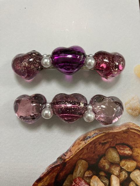 ハンドメイド レジン バレッタ 2点セット  ハート パープル系とピンク系 < 女性ファッション  ハンドメイド レジン バレッタ 2点セット  ハート パープル系とピンク系  < 女性ファッションの