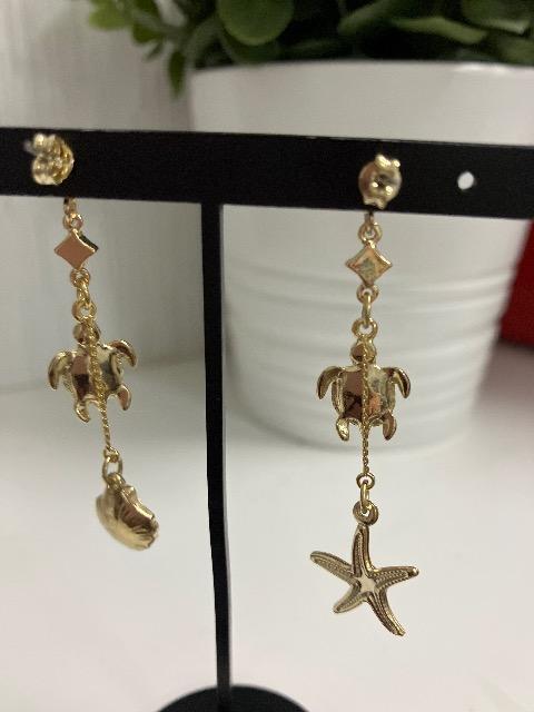 イヤリングに変更可能 ハンドメイド ホヌ(ウミガメ)のピアス チタンポスト クリスタル < 女性ファッション  イヤリングに変更可能 ハンドメイド ホヌ(ウミガメ)のピアス チタンポスト クリスタル < 女性ファッションの