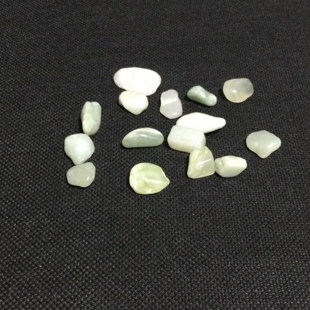 翡翠 細石 磨き石 薄いグリーン系 管理番号A 20g < ペット/手芸/園芸  翡翠 細石 磨き石 薄いグリーン系 管理番号A 20g  < ペット/手芸/園芸の
