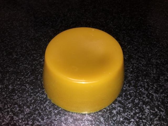 蜜蝋(みつろう)100% 約39g ハンドクリーム、リップクリーム、家具や革製品の光沢剤、ロウソク、キャンドル、クレヨン < インテリア/ライフ 蜜蝋(みつろう)100% 約39g ハンドクリーム、リップクリーム、家具や革製品の光沢剤、ロウソク、キャンドル、クレヨン < インテリア/ライフの