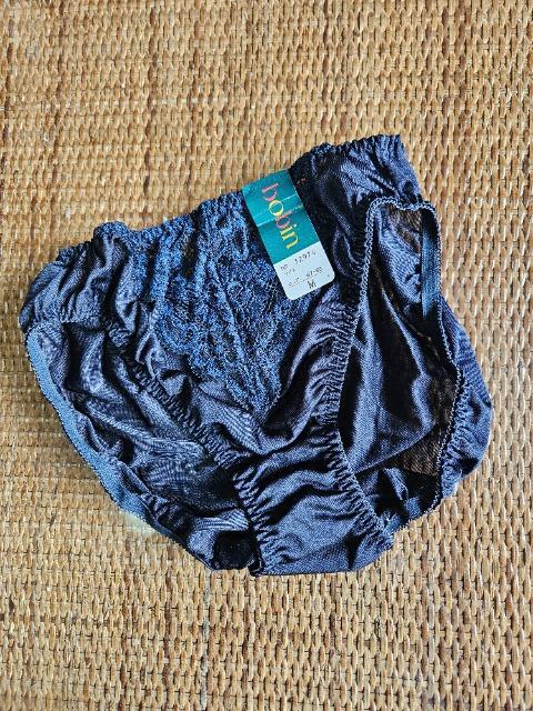 エレーヌ、レースパンティ(32974)(新品、未使用、Mサイズ)濃いネイビーブルー系、前面は花柄レース < 女性ファッション エレーヌ、レースパンティ(32974)(新品、未使用、Mサイズ)濃いネイビーブルー系、前面は花柄レース < 女性ファッションの