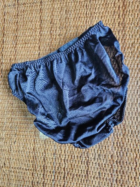 エレーヌ、レースパンティ(32974)(新品、未使用、Mサイズ)濃いネイビーブルー系、前面は花柄レース < 女性ファッション エレーヌ、レースパンティ(32974)(新品、未使用、Mサイズ)濃いネイビーブルー系、前面は花柄レース < 女性ファッションの